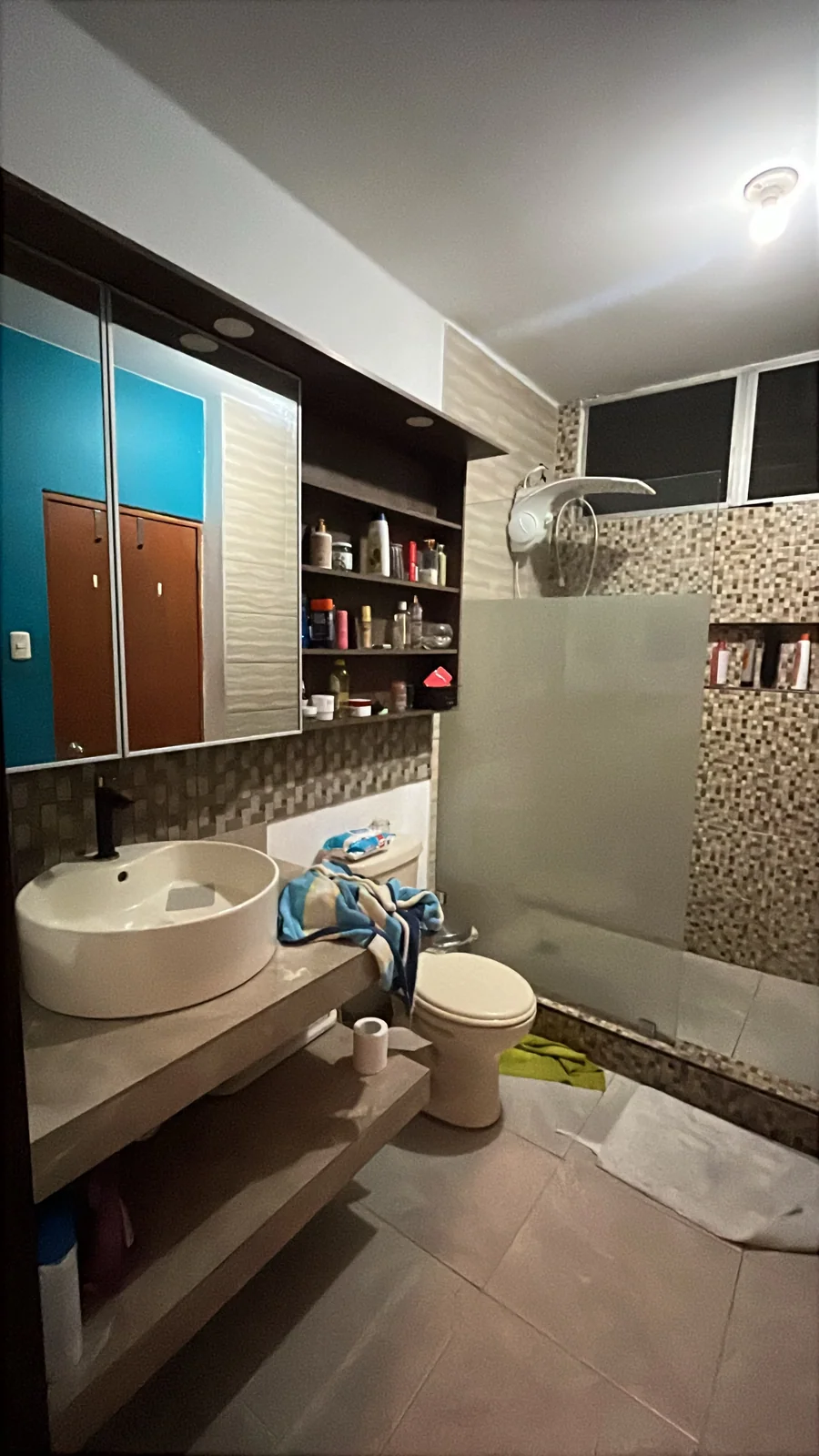 Bathroom before cleaning